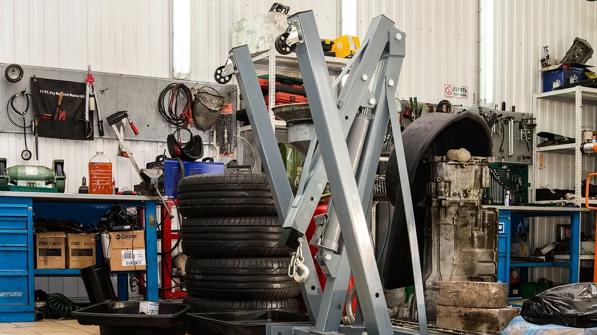 Voitures dans un centre d’entretien automobile
